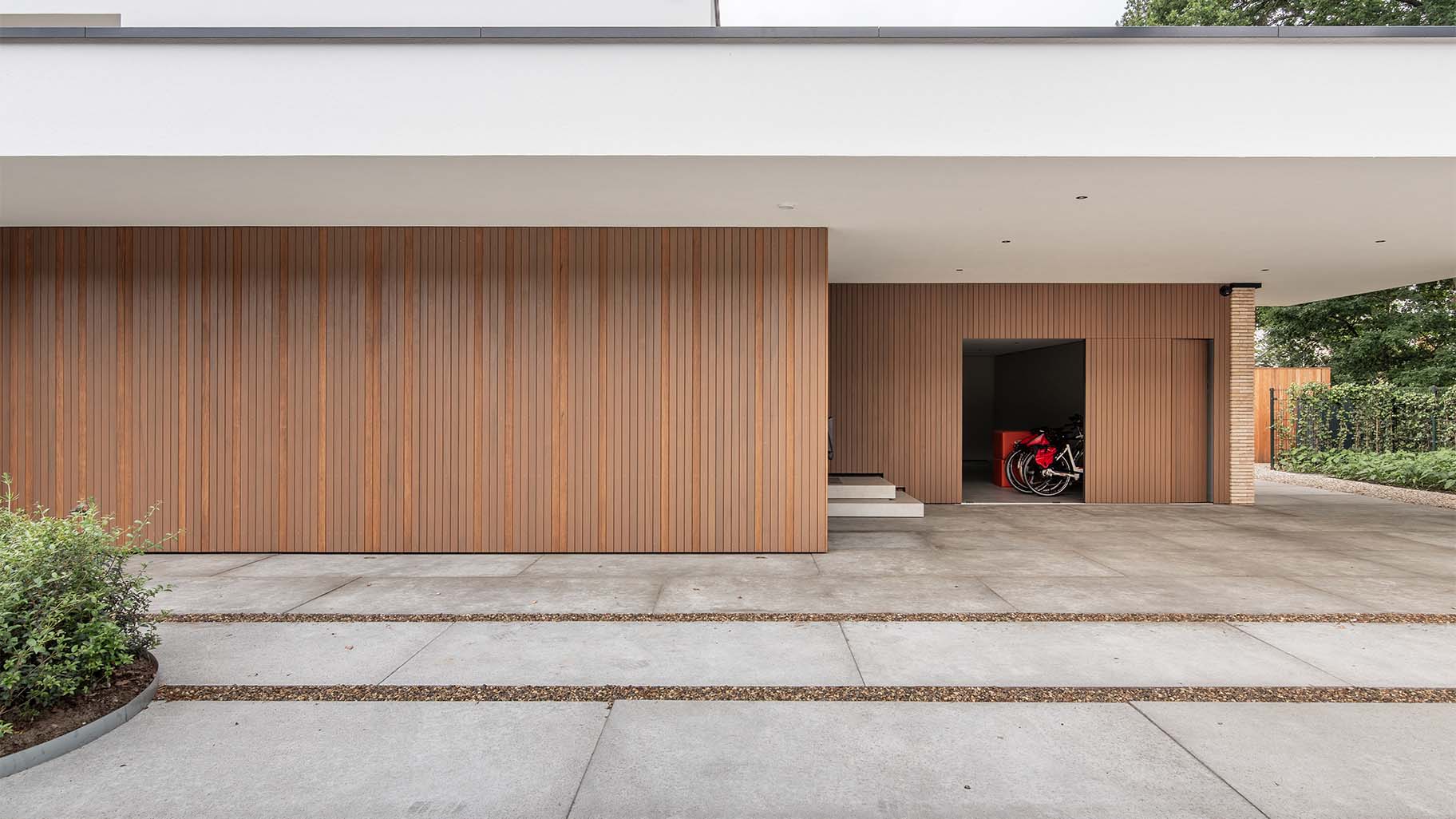 Side sliding garage door made of Fraké wood