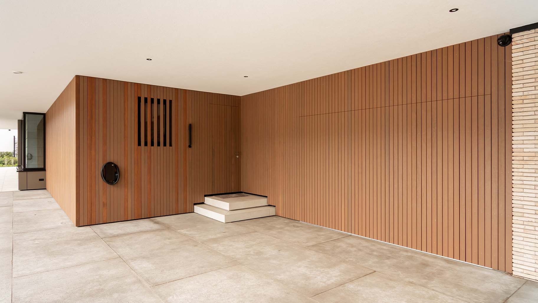 Side sliding garage door made of Fraké wood