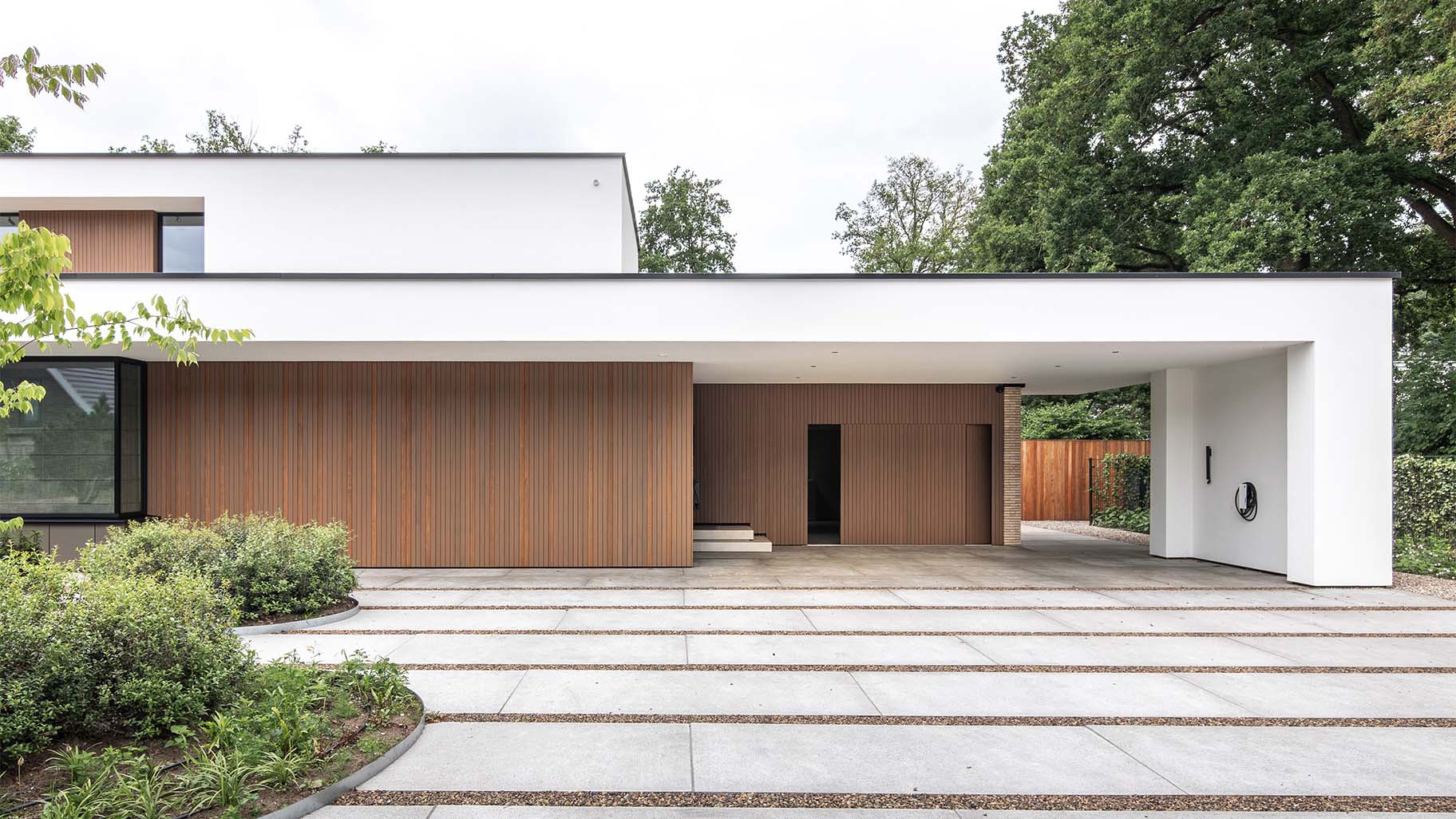 Side sliding garage door made of Fraké wood