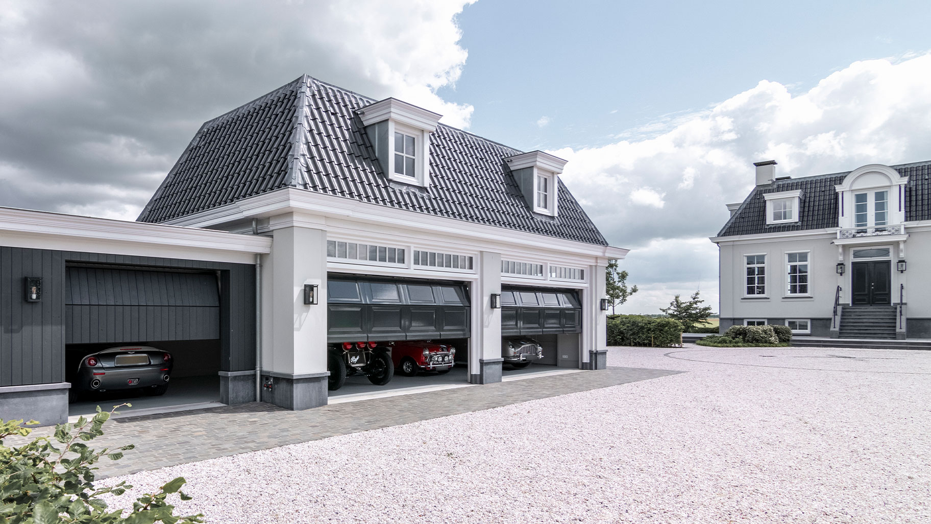Classic-style garage door