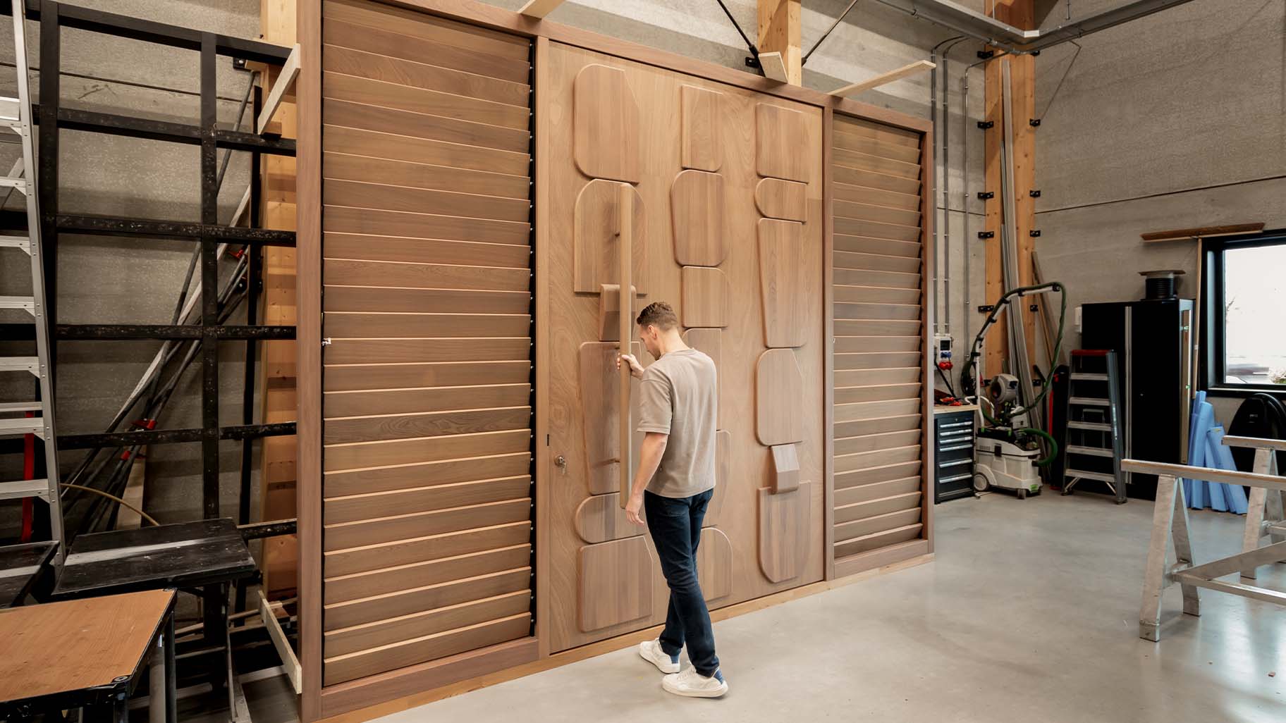 Mahogany Different Doors pivot door, Curacao