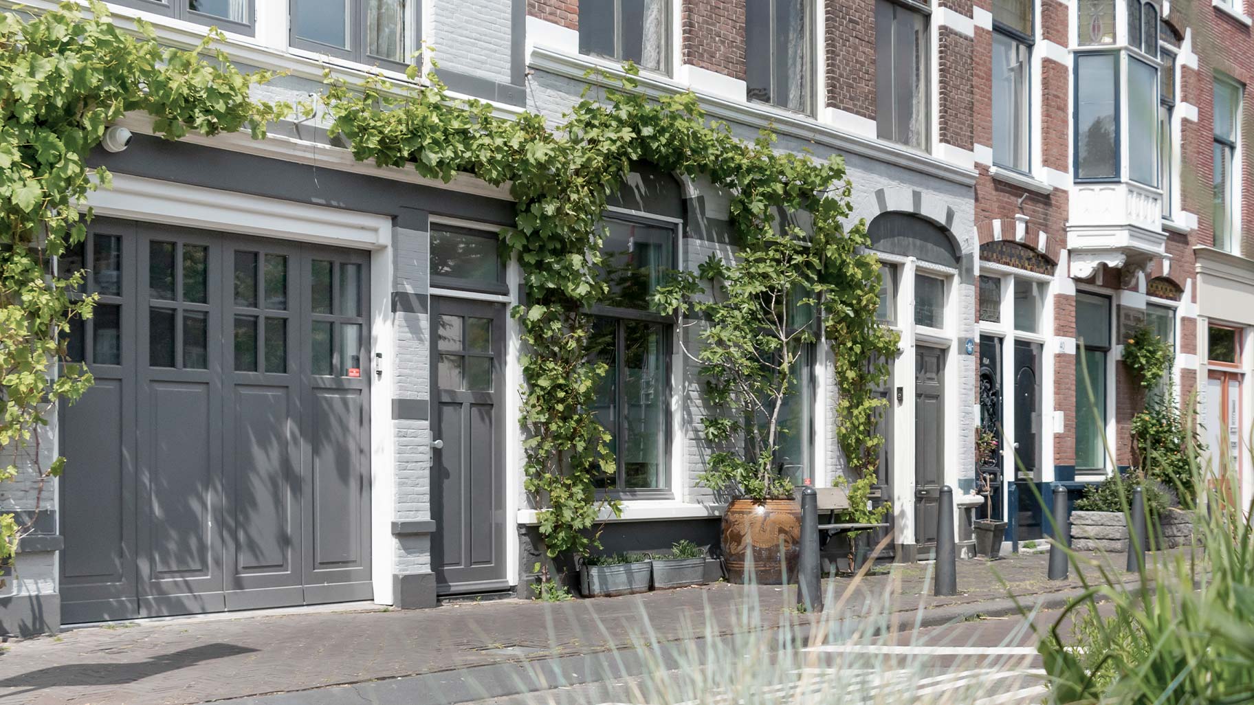The Hague—Sideways