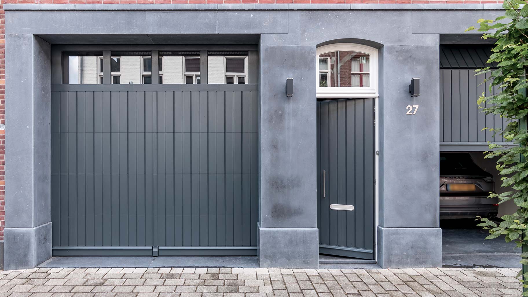 Heritage garage door in Roermond