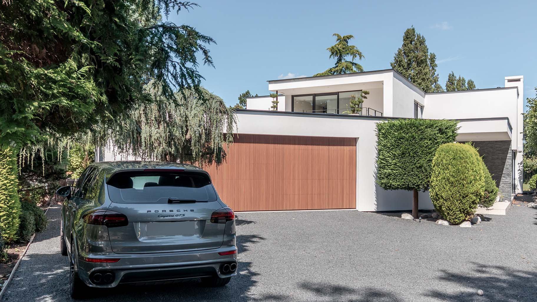 Six-metre-wide wooden garage door at an Ibiza-style house