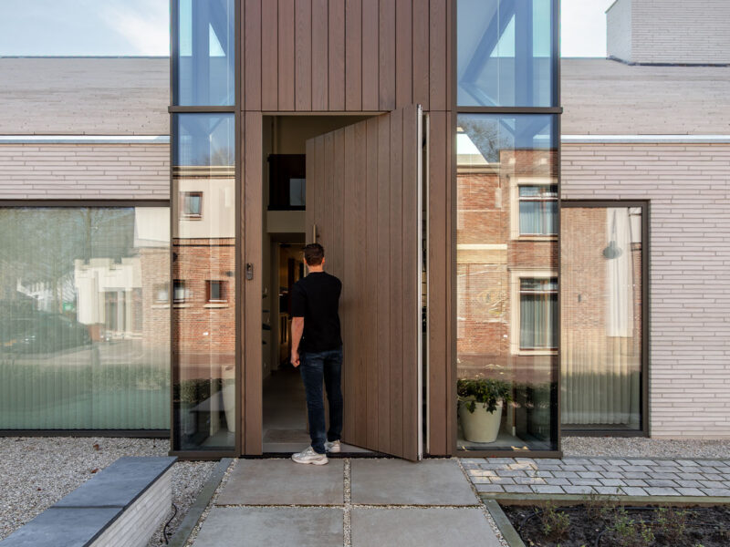 Pivot door Ash wood