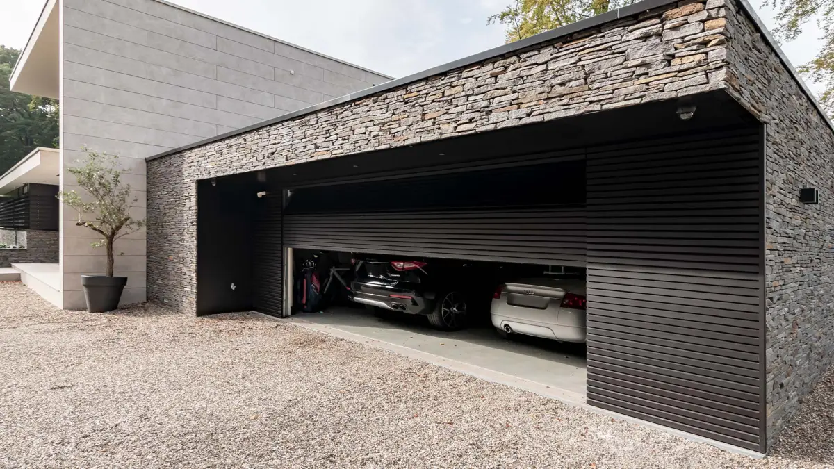 Horizontal aluminium MATO garage door