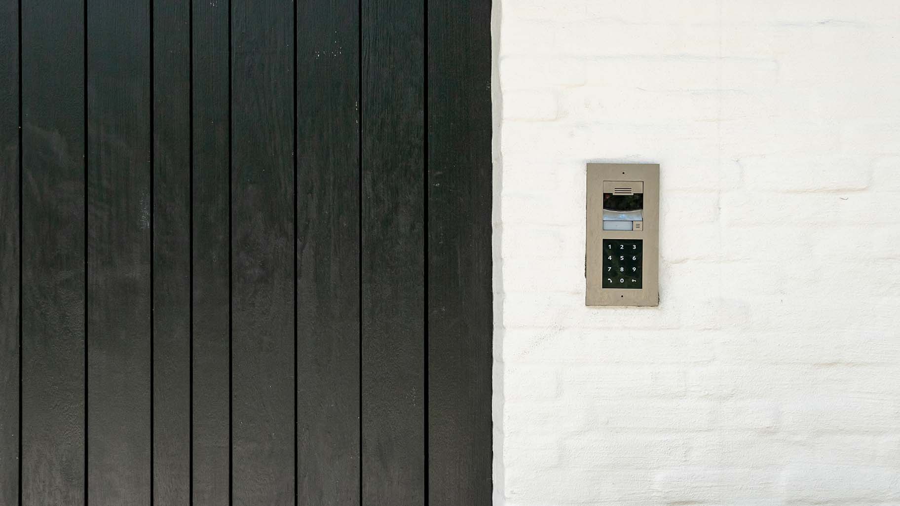 Pivot-Tür aus Holz als Hauseingang | Different Doors
