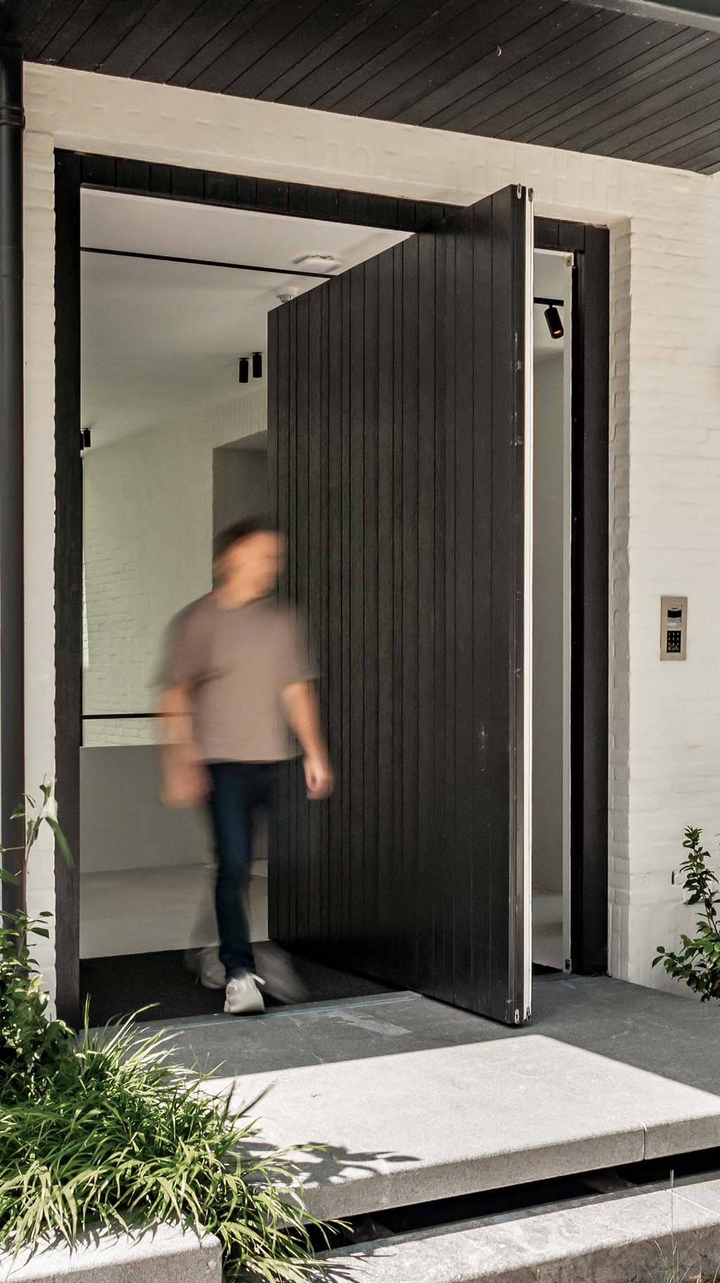Pivoting wooden door as a front door - Different Doors