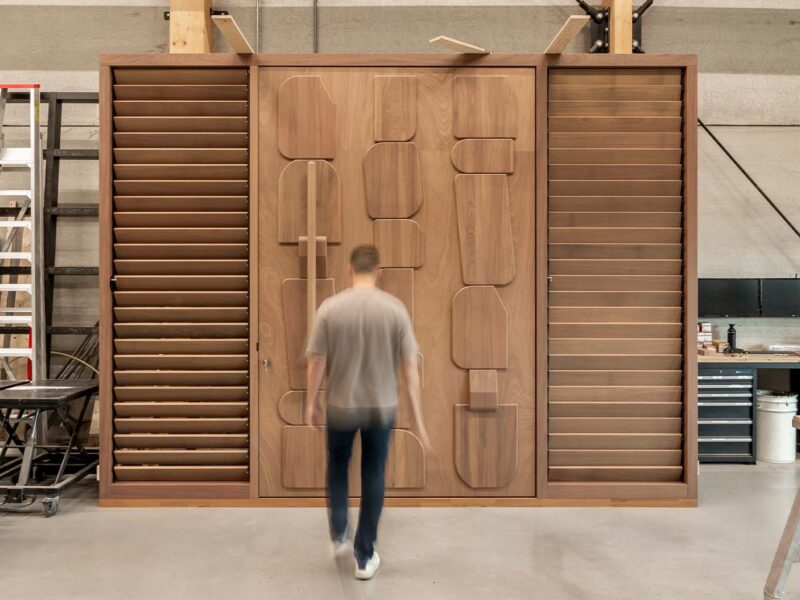 Luxury pivot door with custom wooden details for a villa on Curaçao
