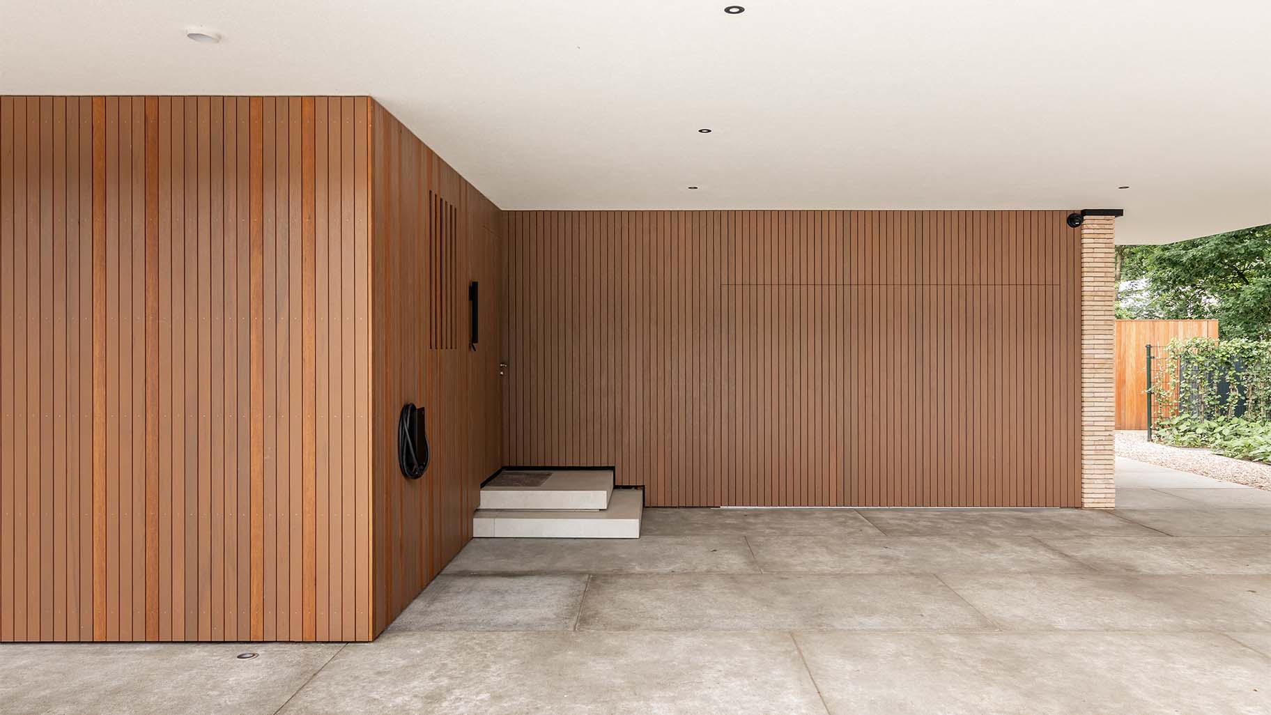 Fraké side-opening garage door made of wooden slats