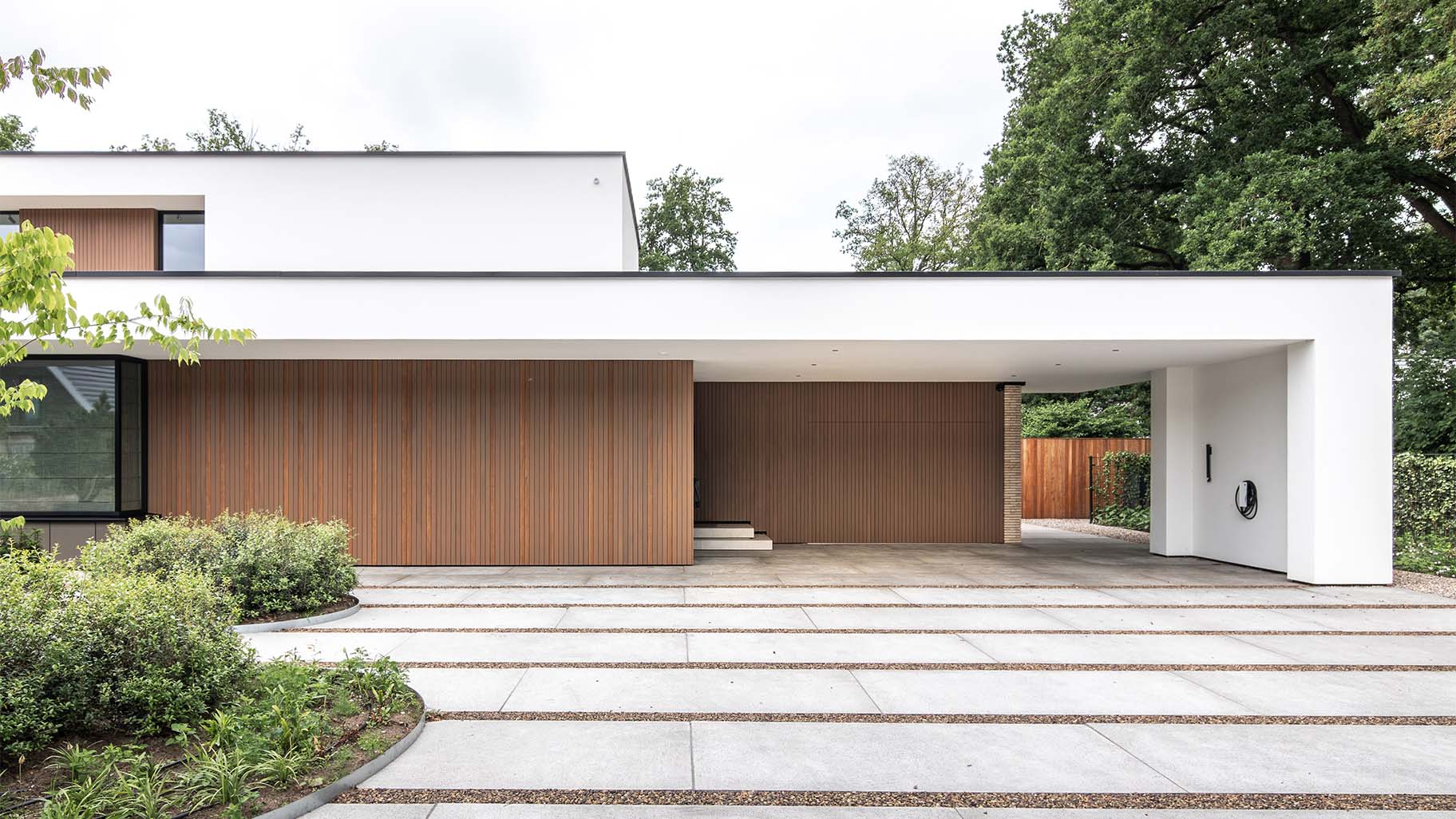 Fraké side-opening garage door made of wooden slats