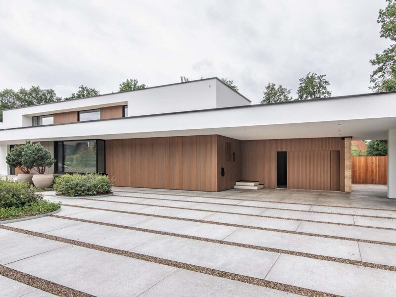 Fraké side-opening garage door made of wooden slats