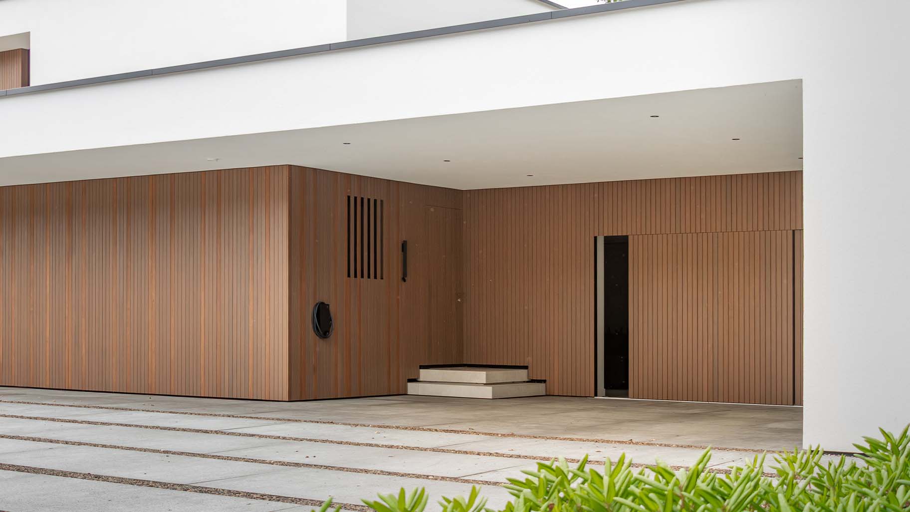 Fraké side-opening garage door made of wooden slats