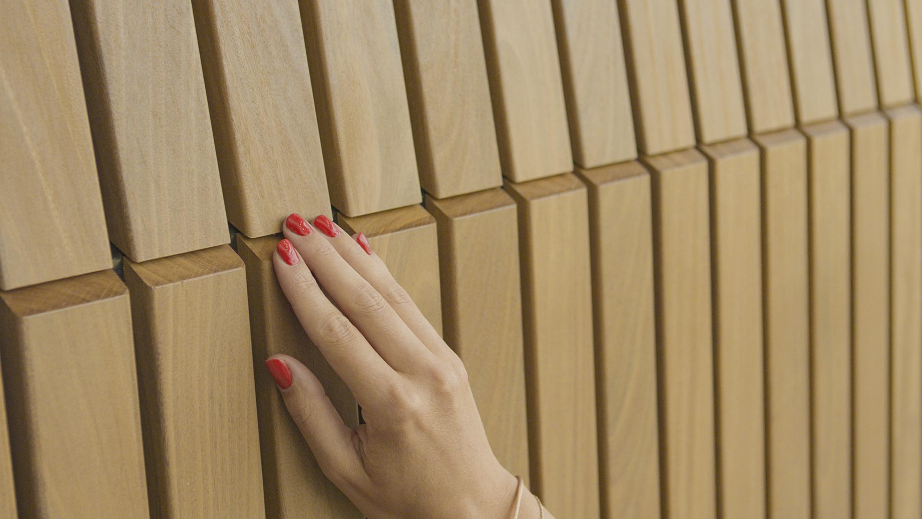 Patentierter Fingerklemmschutz - Different Doors